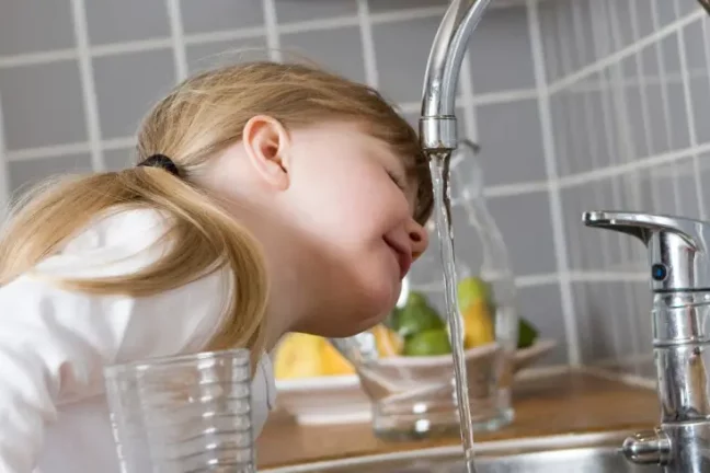 Veolia à la chasse aux PFAS : une eau potable sous surveillance